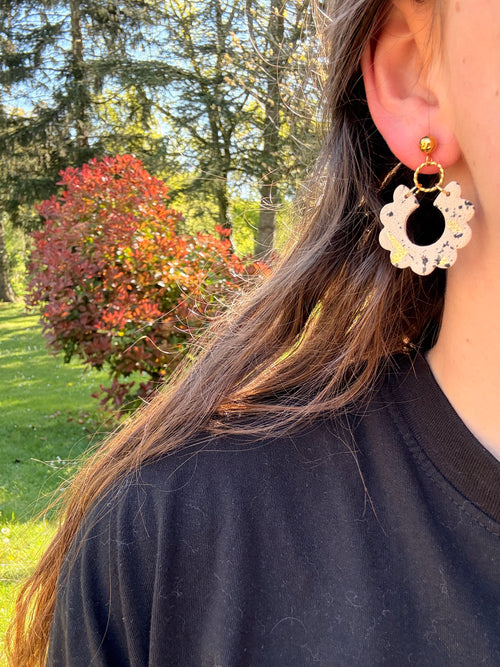 Les boucles d'oreilles Suzanne